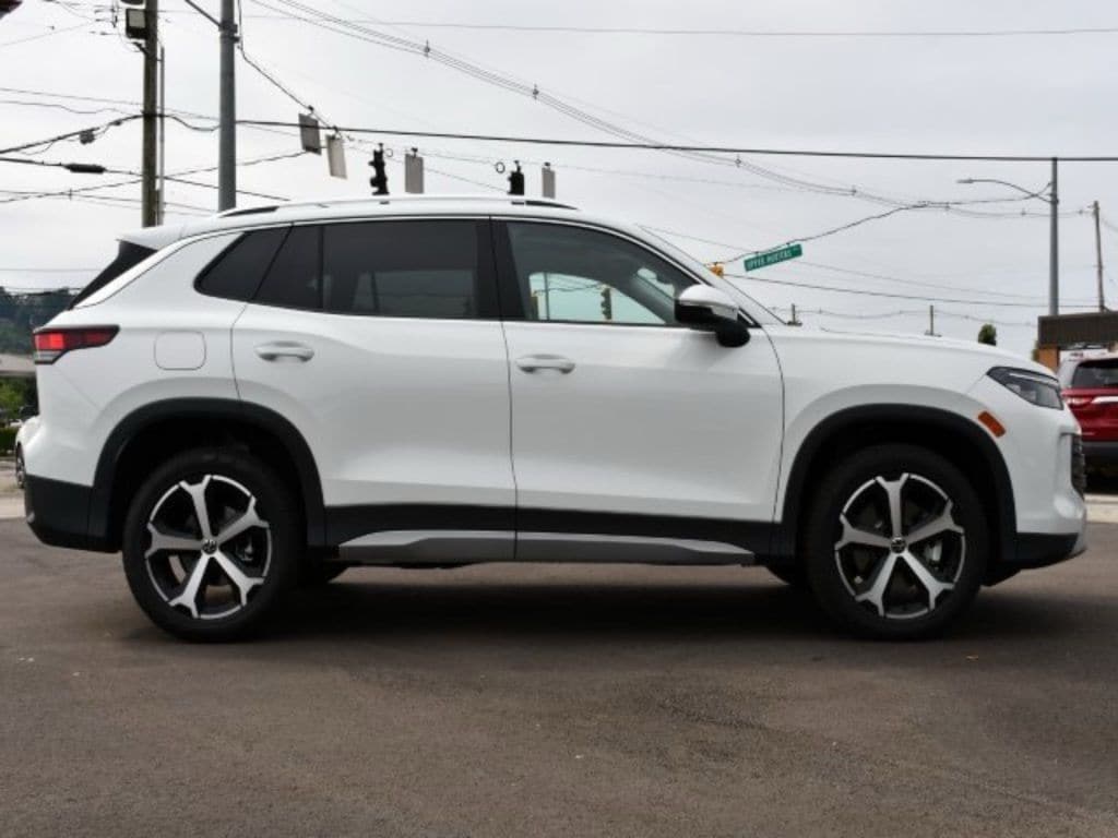 2025 Volkswagen Tiguan SE - Photo 8