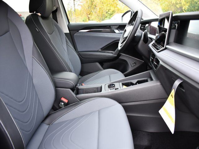 2026 Volkswagen Tiguan SE - Photo 29