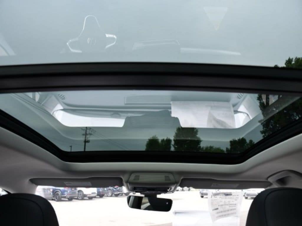 2025 Volkswagen Tiguan SE - Photo 25