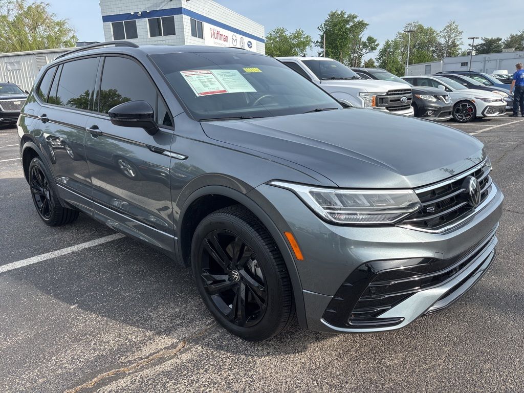2024 Volkswagen Tiguan SE R-LINE BLACK