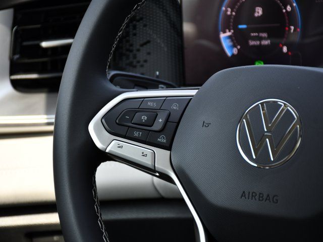 2025 Volkswagen Tiguan SE - Photo 20