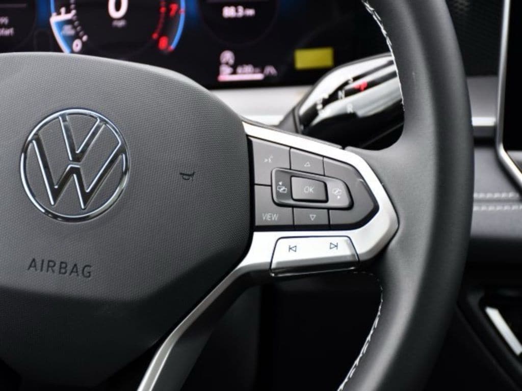 2025 Volkswagen Tiguan SE - Photo 24