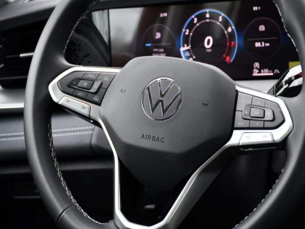 2025 Volkswagen Tiguan SE - Photo 22