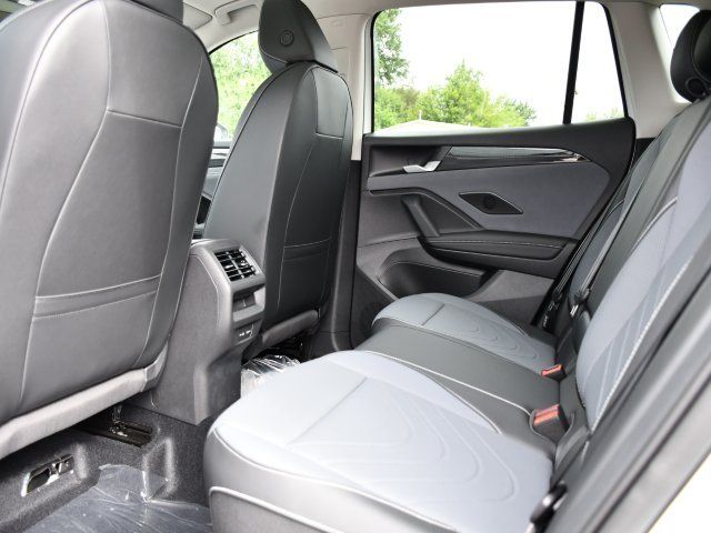 2025 Volkswagen Tiguan SE - Photo 15