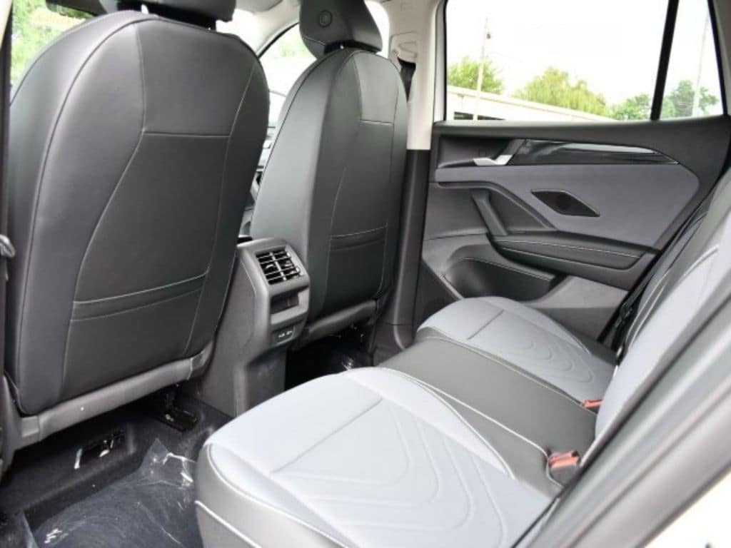 2025 Volkswagen Tiguan SE - Photo 17