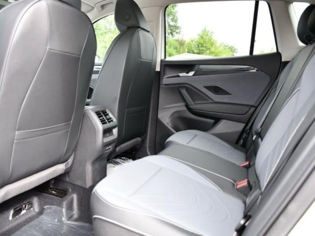 2025 Volkswagen Tiguan SE - Photo 15