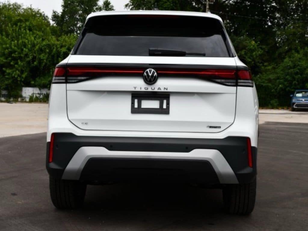 2025 Volkswagen Tiguan SE - Photo 6