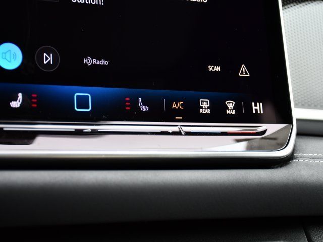 2026 Volkswagen Tiguan SE - Photo 13