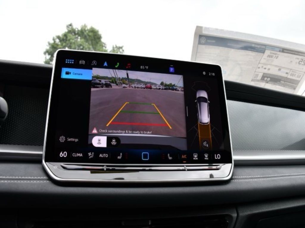 2025 Volkswagen Tiguan SE - Photo 14