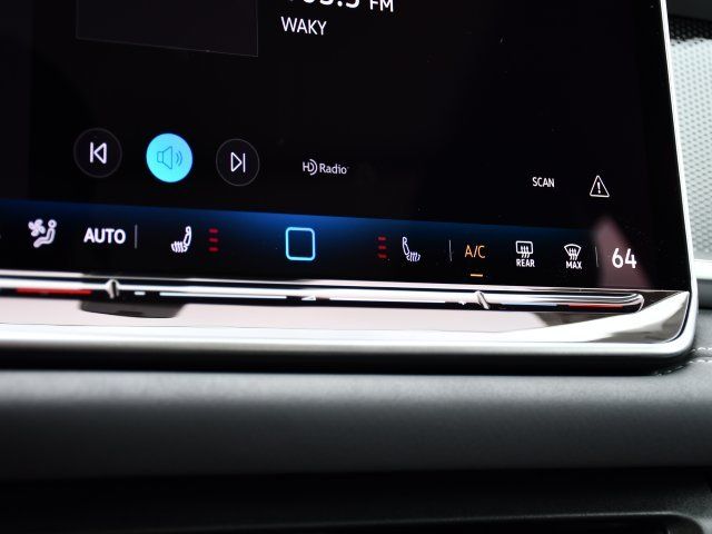 2025 Volkswagen Tiguan SE - Photo 14