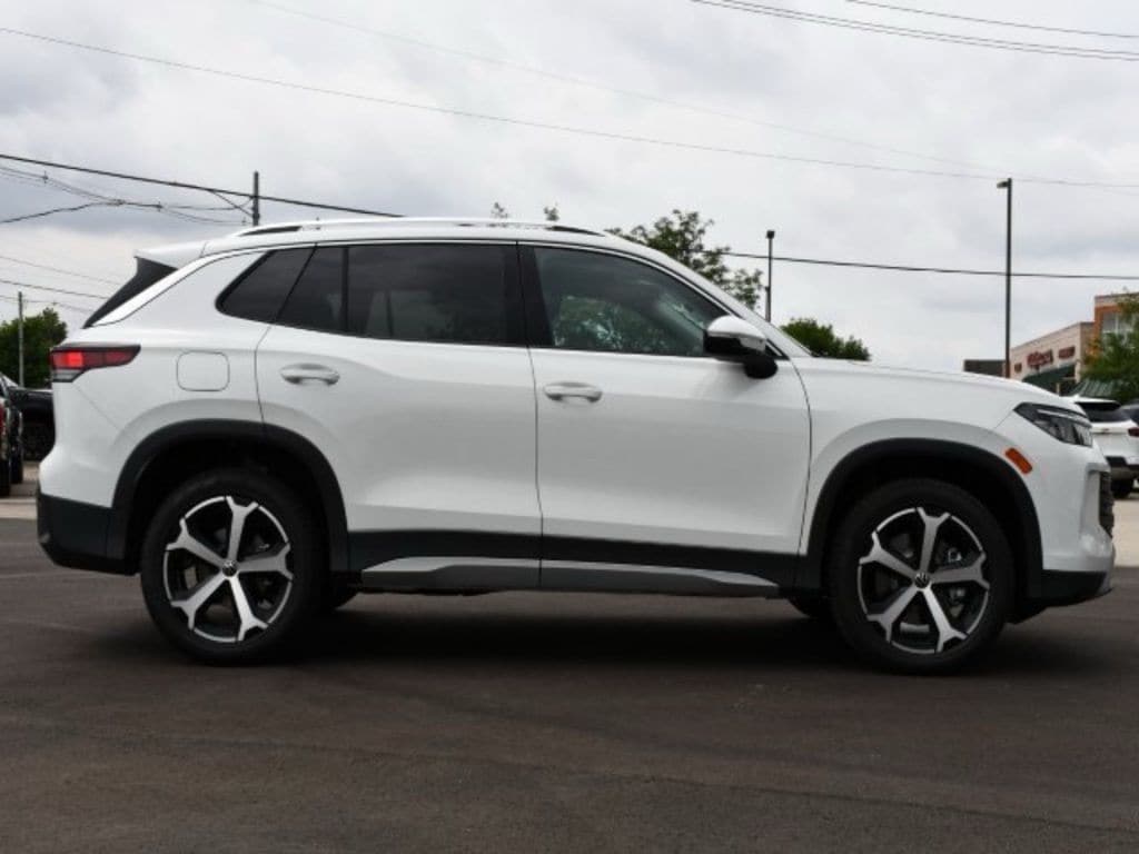 2025 Volkswagen Tiguan SE - Photo 8