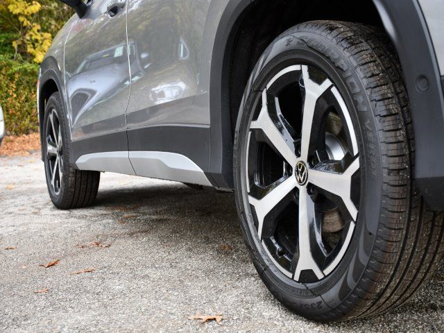 2026 Volkswagen Tiguan SE - Photo 9