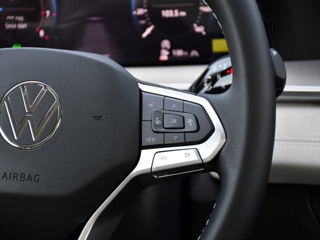 2025 Volkswagen Tiguan SE - Photo 21