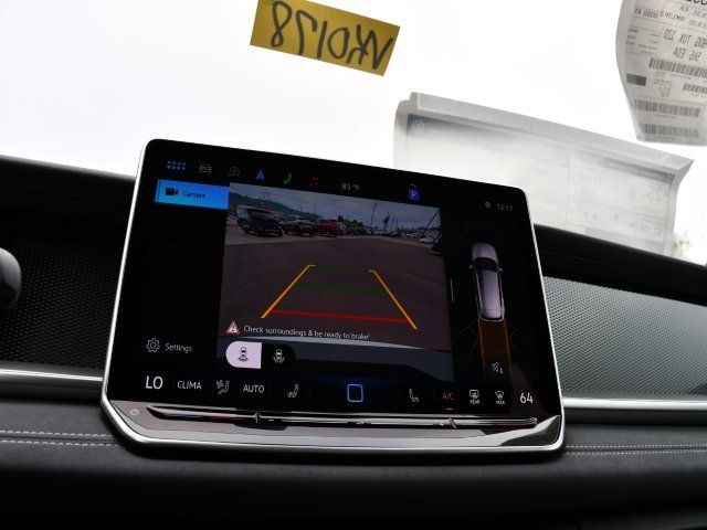 2025 Volkswagen Tiguan SE - Photo 13