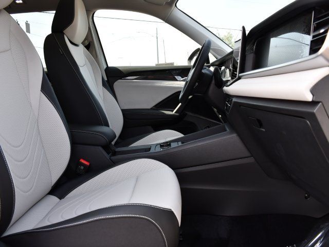 2025 Volkswagen Tiguan SE - Photo 27