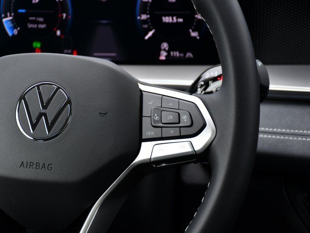 2025 Volkswagen Tiguan SE - Photo 22