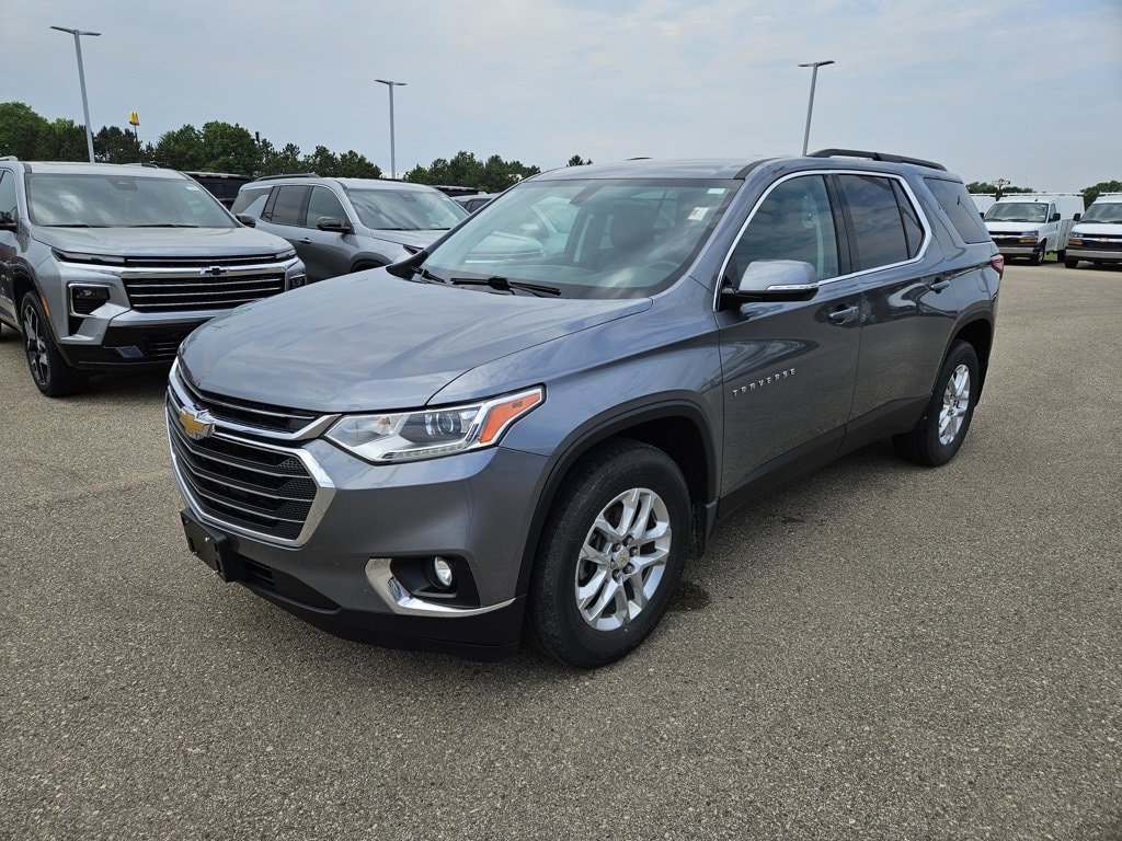 Used 2019 Chevrolet Traverse 1LT with VIN 1GNEVGKW6KJ180039 for sale in Osseo, WI