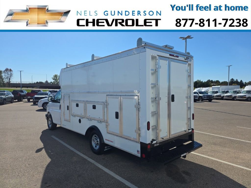 2025 Chevrolet Express Cutaway 3500 photo 3