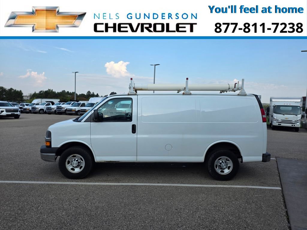 2016 Chevrolet Express Cargo 3500 Base photo 2