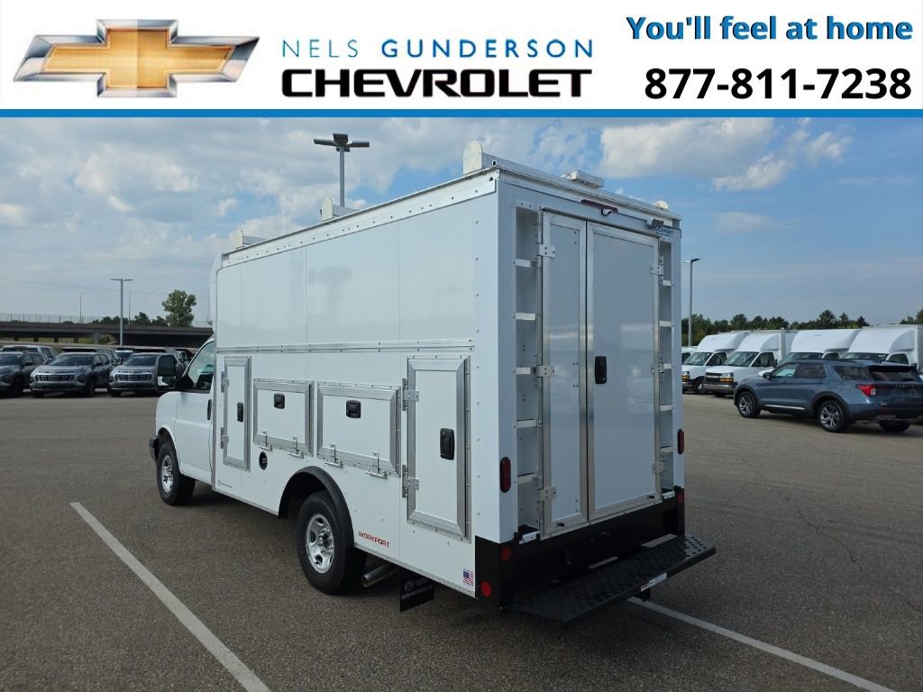 2025 Chevrolet Express Cutaway 3500 photo 3