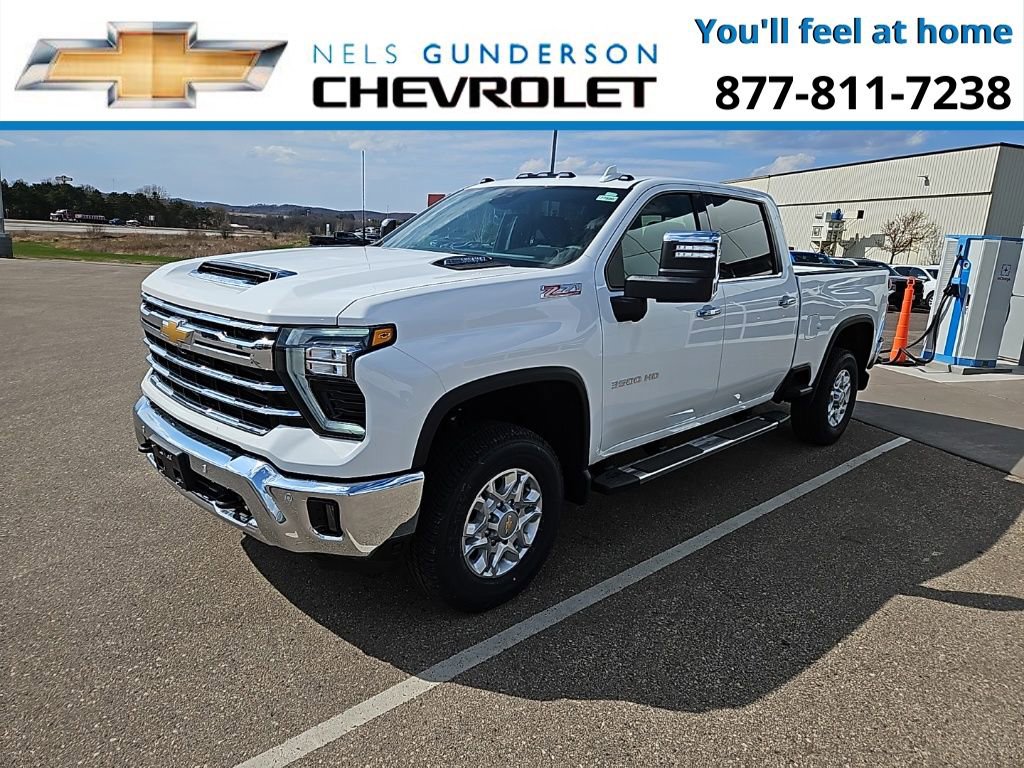 2025 Chevrolet Silverado 3500HD LTZ photo 2