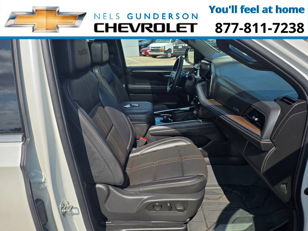 2025 Chevrolet Suburban High Country - Photo 16