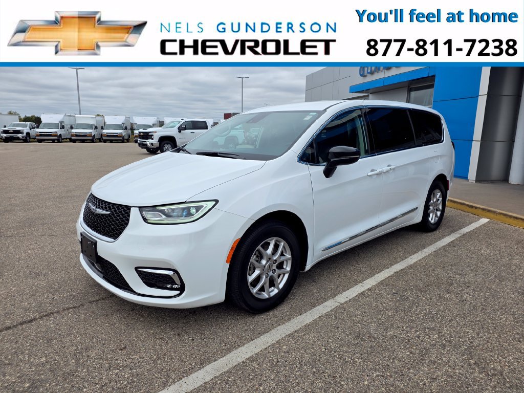 Used 2024 Chrysler Pacifica Touring L Minivan