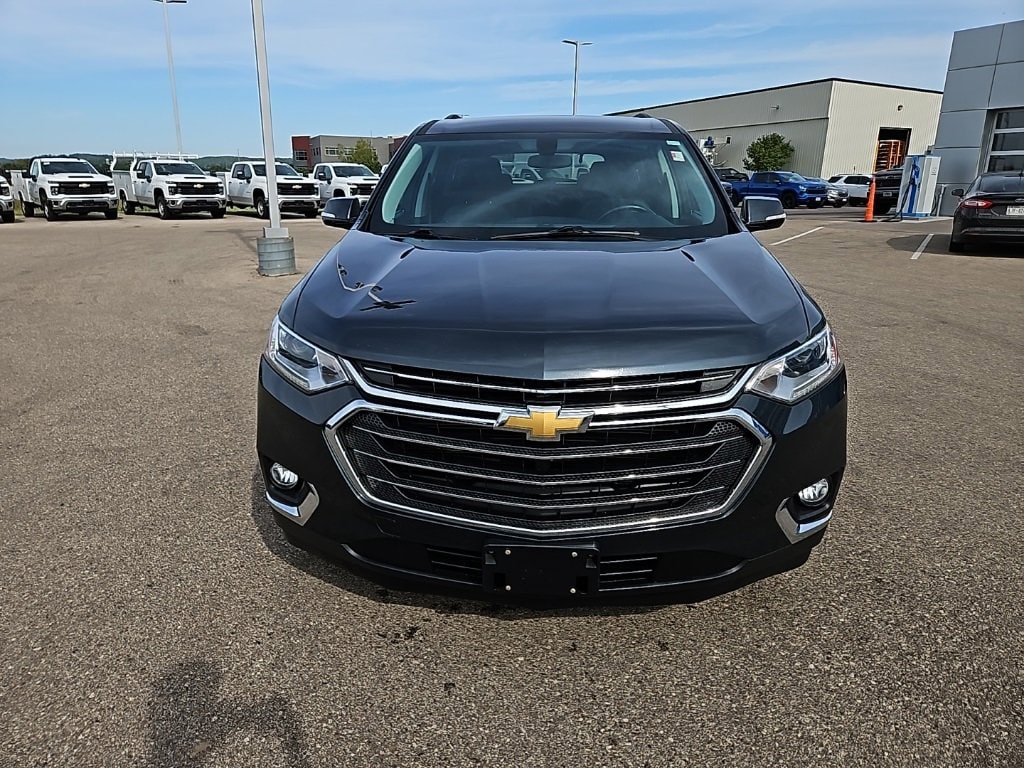 Used 2019 Chevrolet Traverse 1LT with VIN 1GNEVGKW6KJ117541 for sale in Osseo, WI