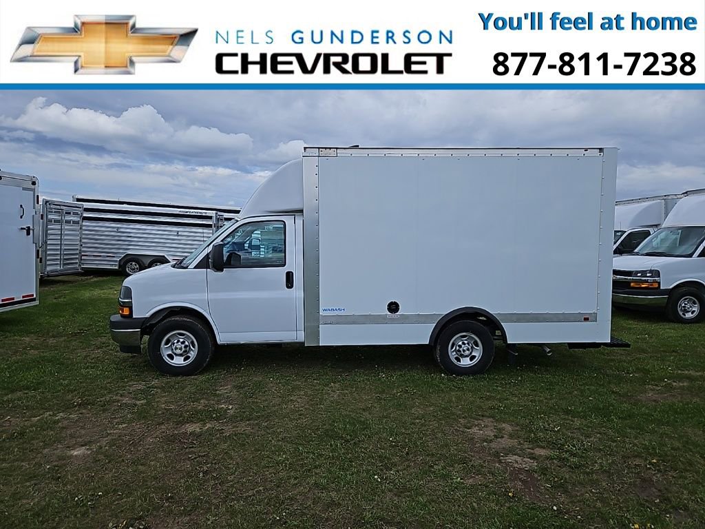 2023 Chevrolet Express Cutaway 3500 photo 2