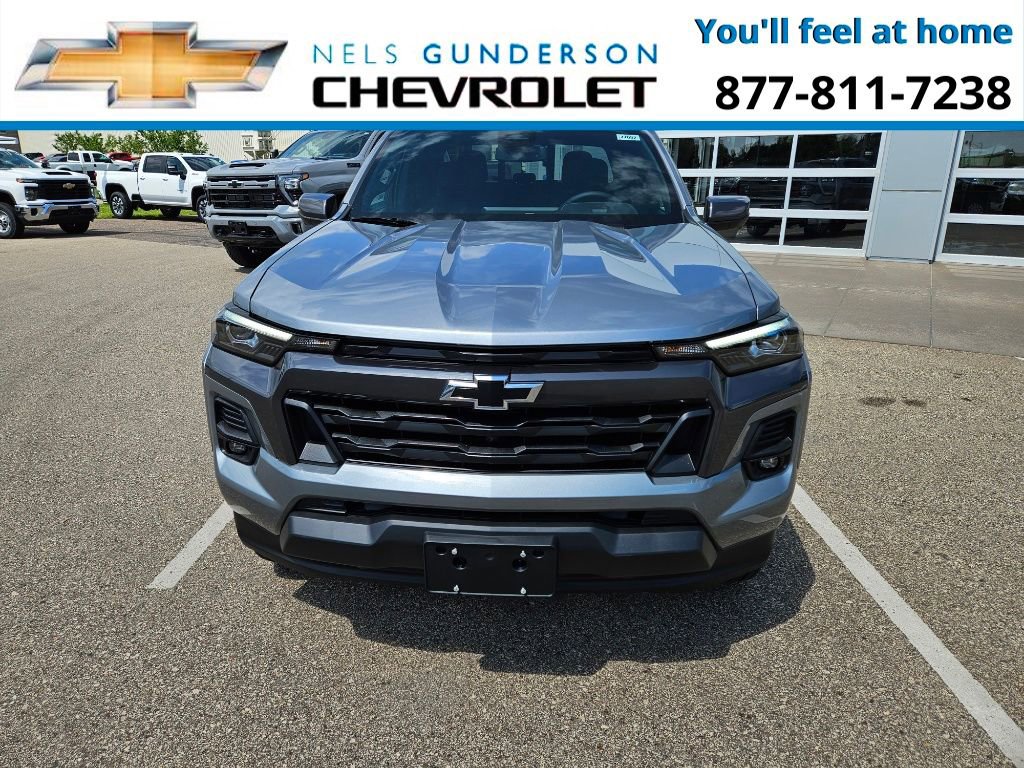 2024 Chevrolet Colorado LT photo 2