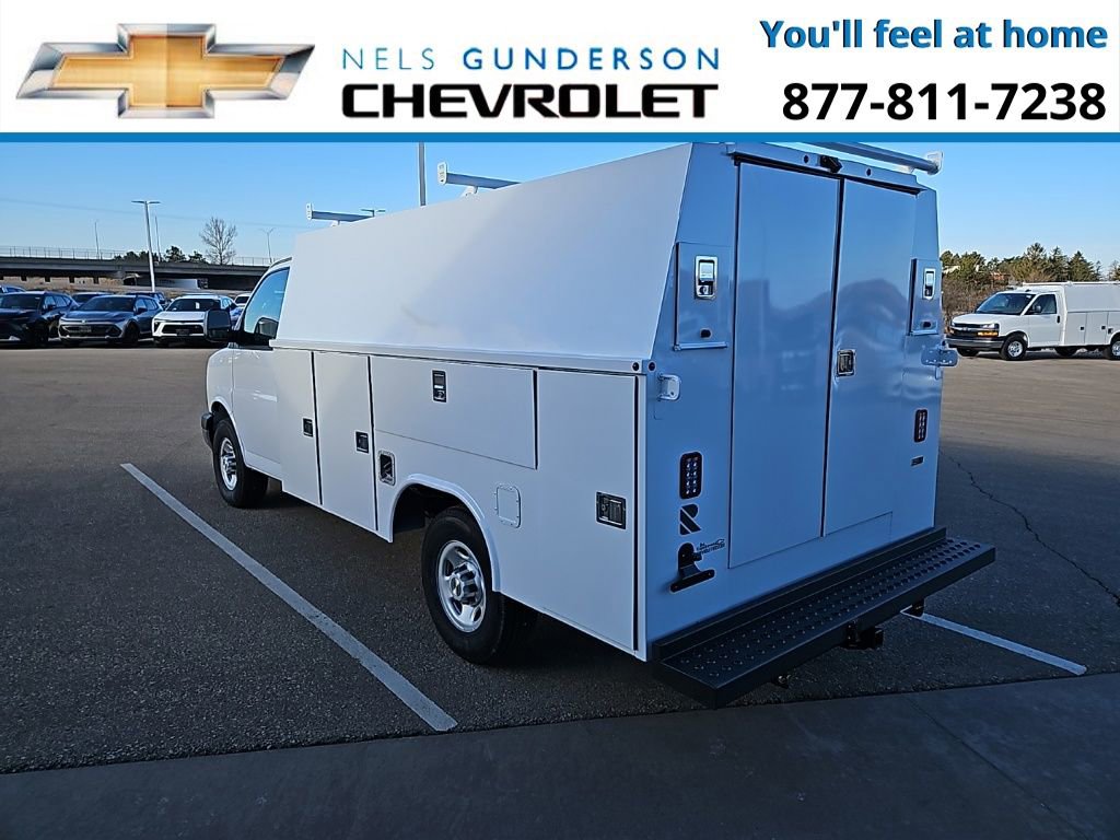 2025 Chevrolet Express Cutaway 3500 photo 3