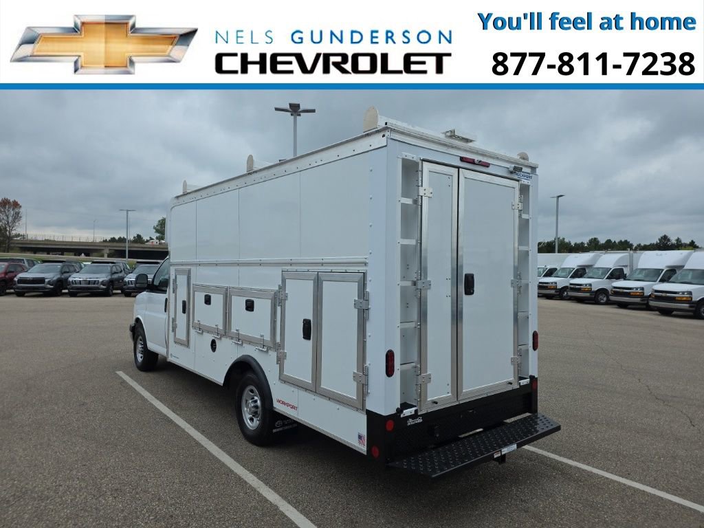 2025 Chevrolet Express Cutaway 3500 photo 3
