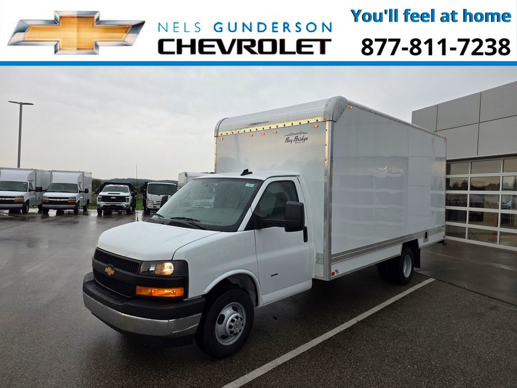 2025 Chevrolet Express Cutaway 3500 photo 2