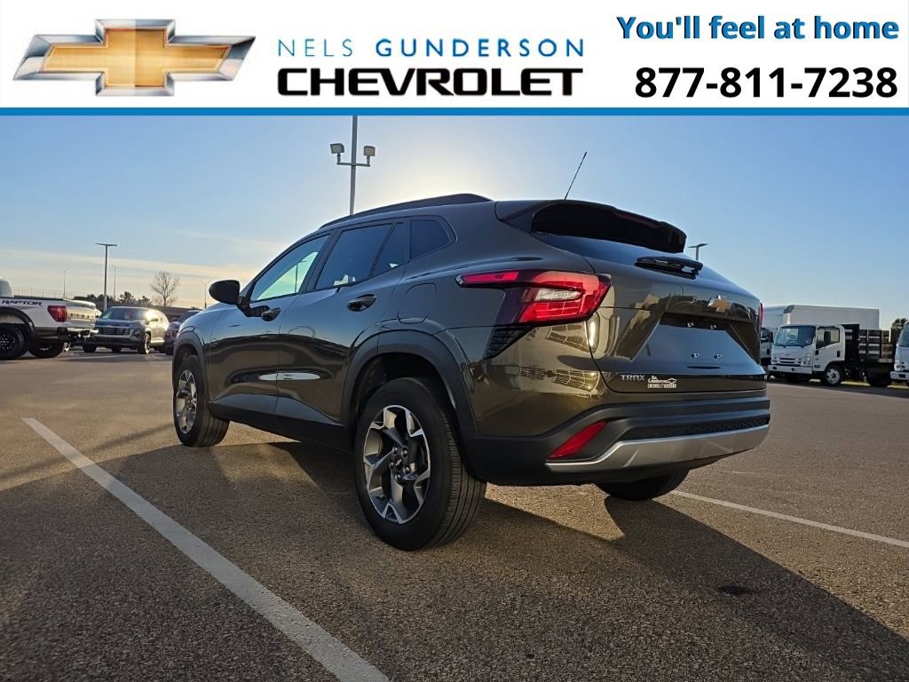 2024 Chevrolet Trax LT photo 3
