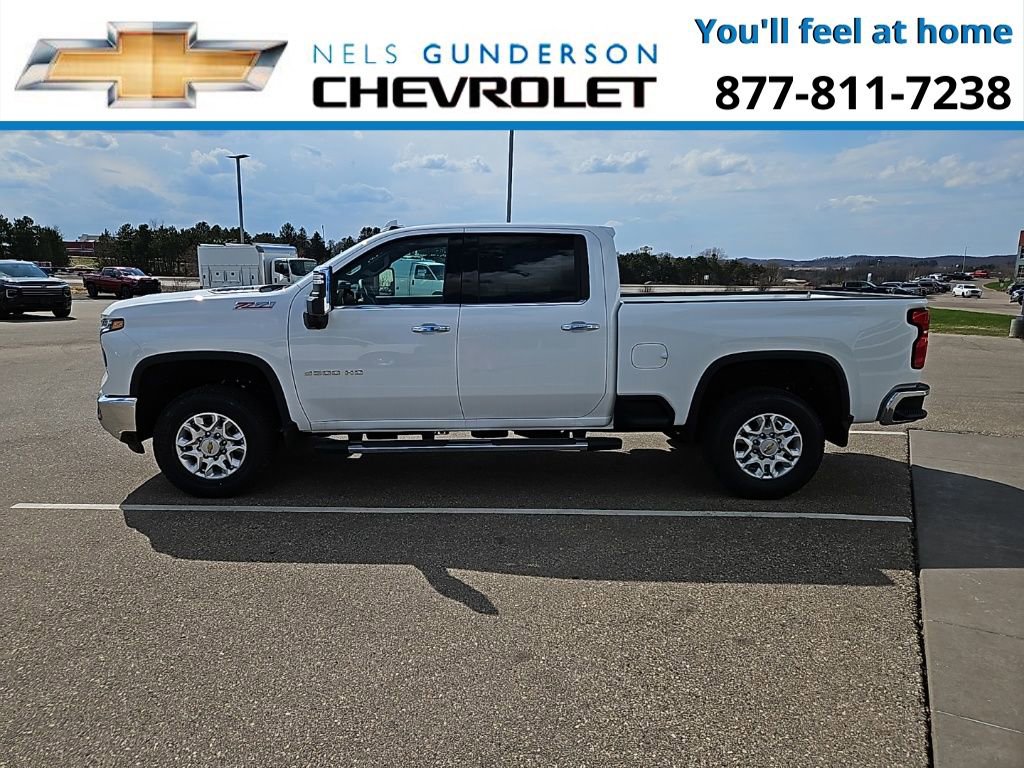 2025 Chevrolet Silverado 3500HD LTZ photo 3