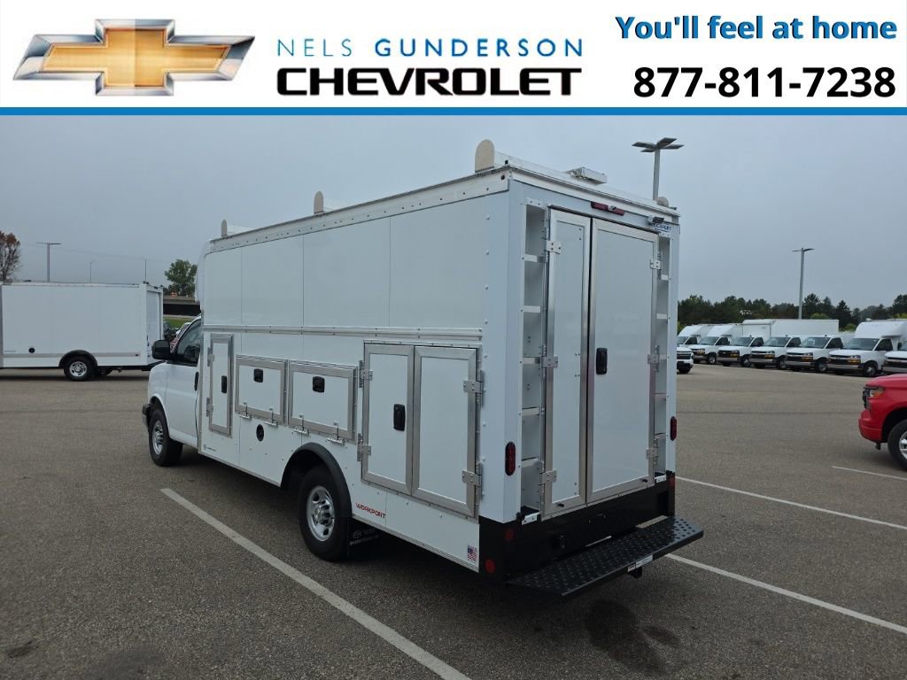 2025 Chevrolet Express Cutaway 3500 photo 3