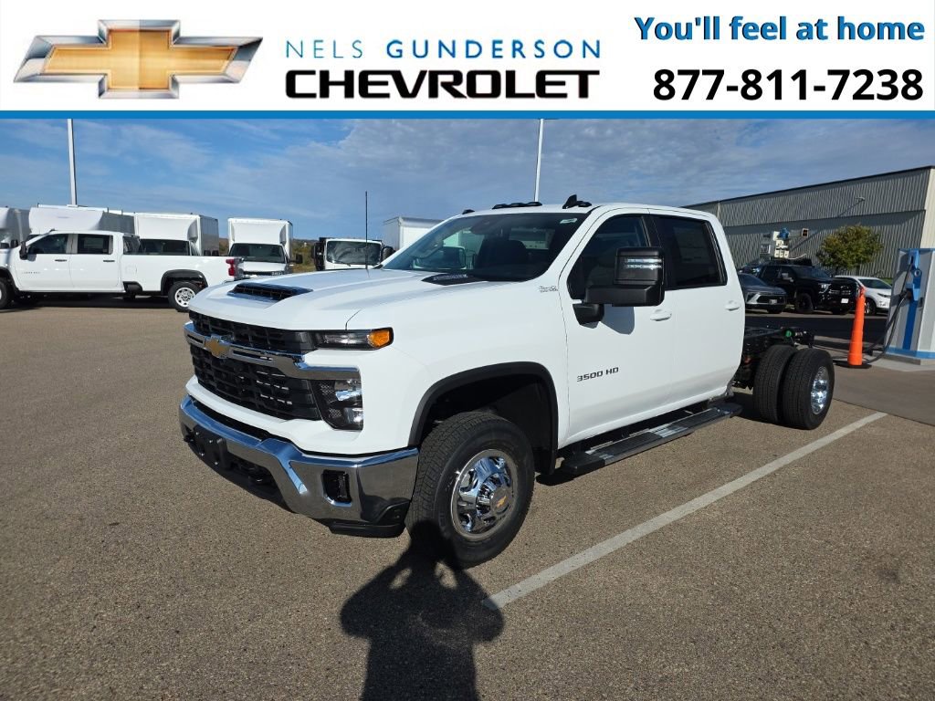 2026 Chevrolet Silverado 3500HD LT photo 2