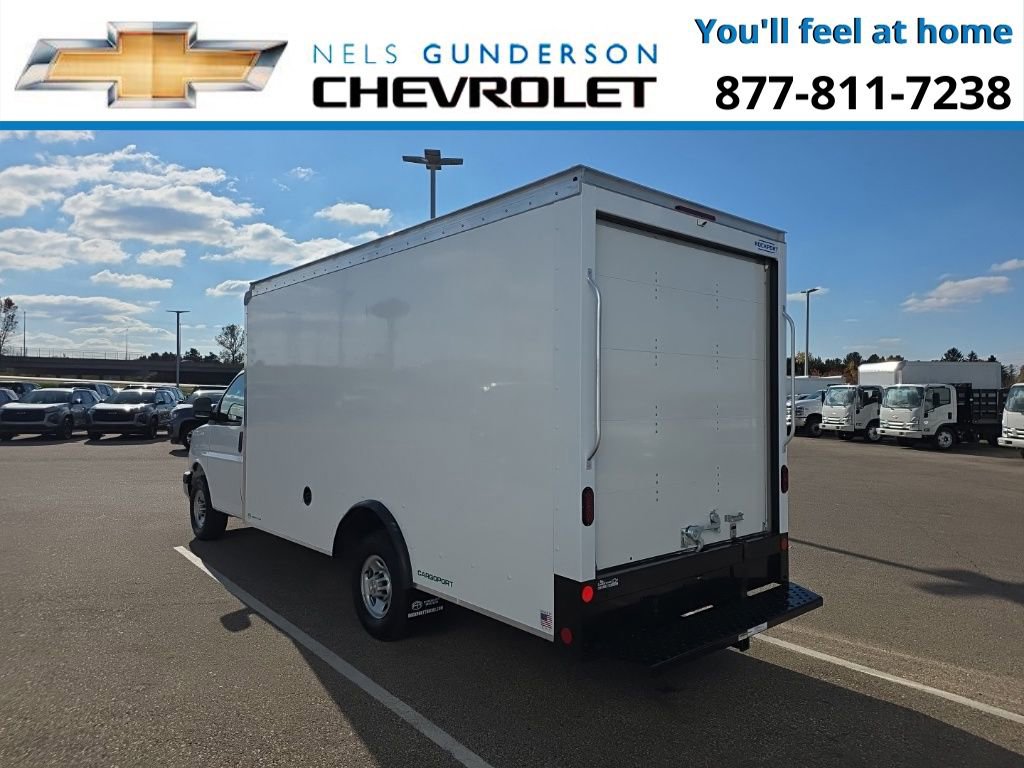 2025 Chevrolet Express Cutaway 3500 photo 3