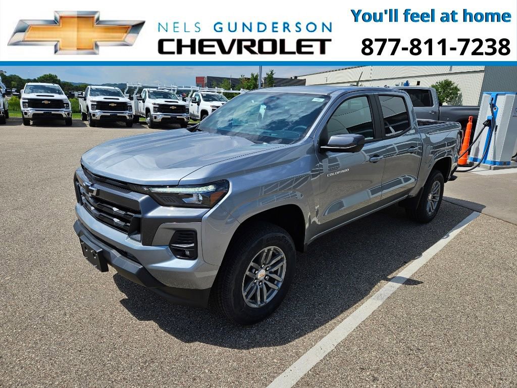 2024 Chevrolet Colorado LT photo 3
