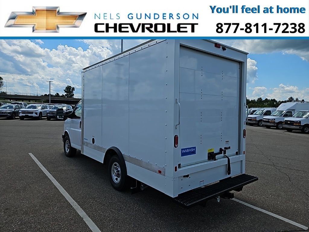 2025 Chevrolet Express Cutaway 3500 photo 3