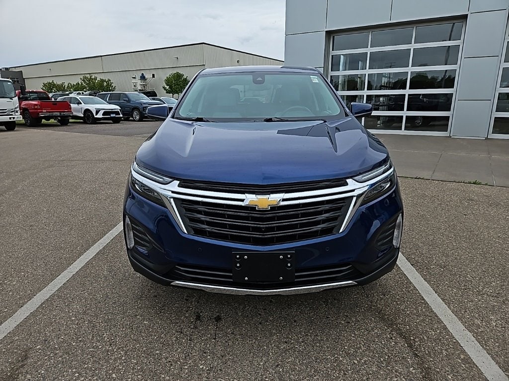 Certified 2022 Chevrolet Equinox LT with VIN 3GNAXUEV2NL181812 for sale in Osseo, WI