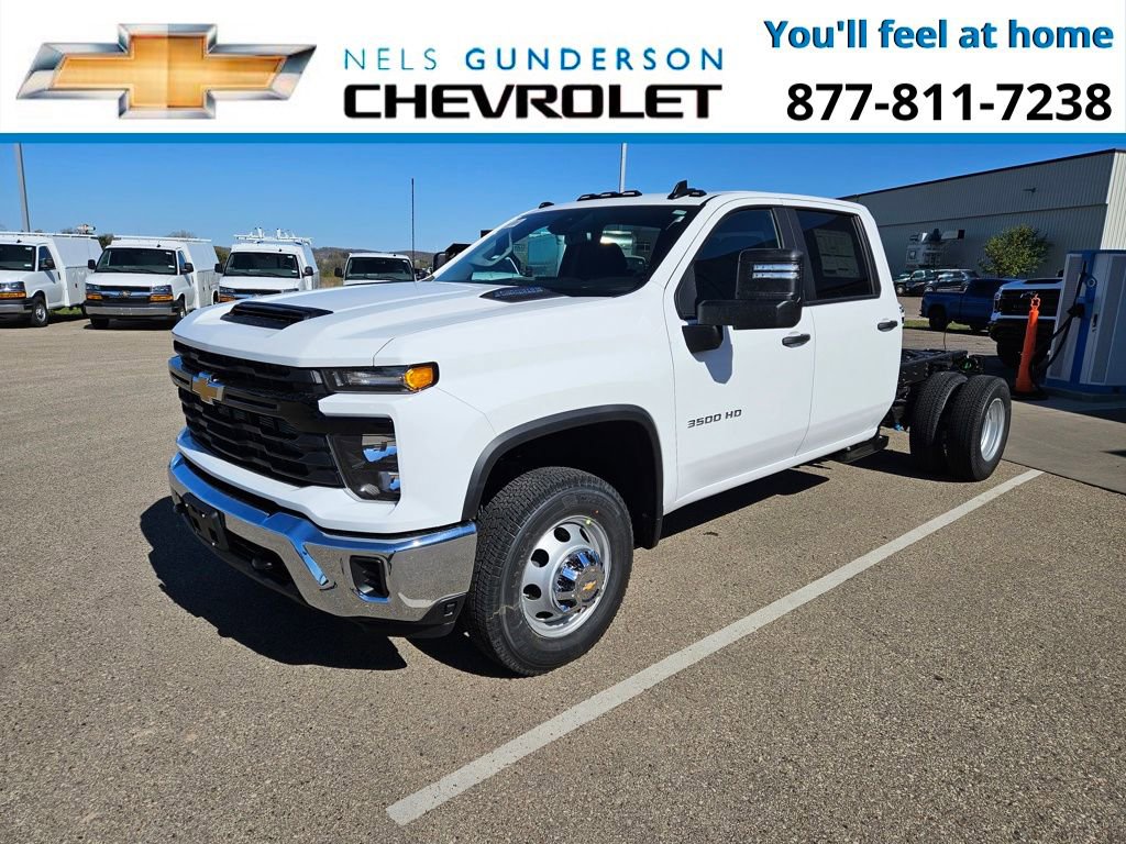 2025 Chevrolet Silverado 3500HD Work Truck photo 2