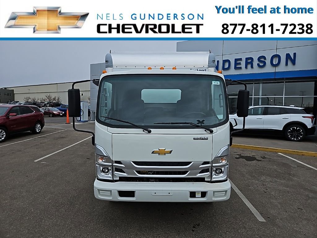 2024 Chevrolet Silverado 4500HD Base photo 2