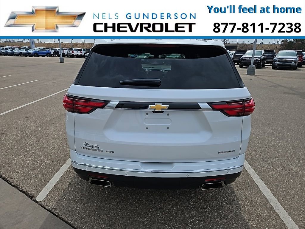 2023 Chevrolet Traverse Premier photo 2
