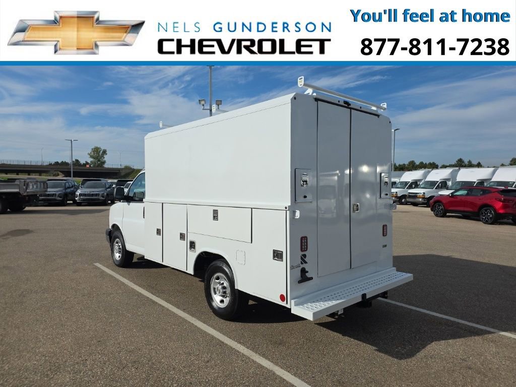 2025 Chevrolet Express 3500 Cutaway Van photo 2