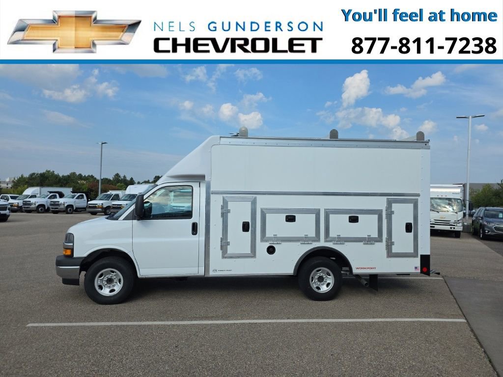 2025 Chevrolet Express Cutaway 3500 photo 3