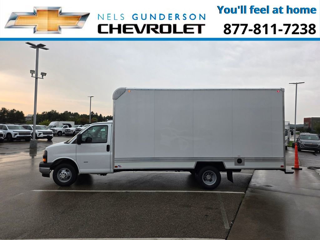 2025 Chevrolet Express Cutaway 3500 photo 3