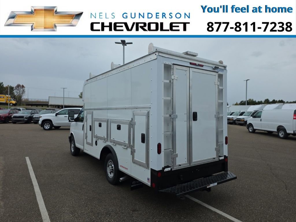 2025 Chevrolet Express Cutaway 3500 photo 3