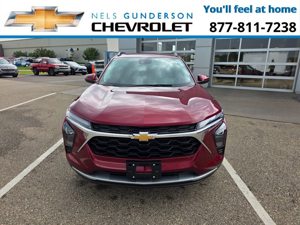 2025 Chevrolet Trax LT photo 2