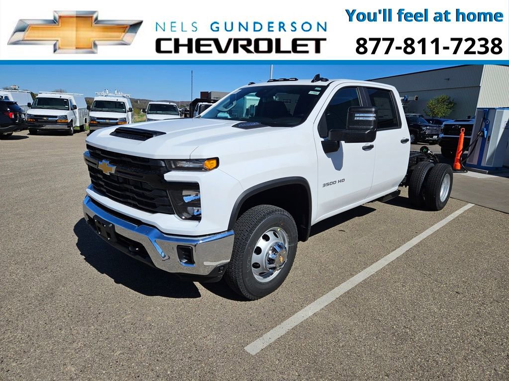 2025 Chevrolet Silverado 3500HD Work Truck photo 2